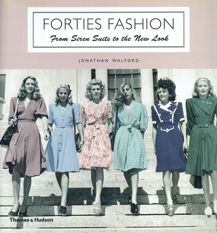 Fashion in the 1940s (Shire Library): Shrimpton, Jayne: 9780747813538:  : Books